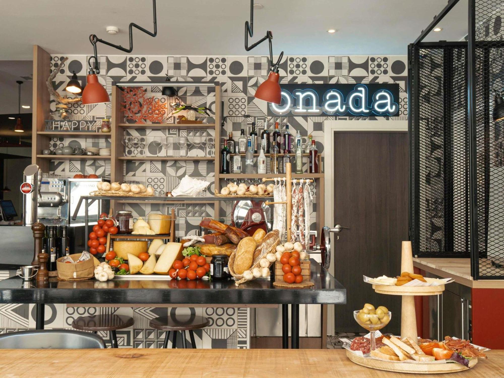Ibis Styles Barcelona City Bogatell Esterno foto